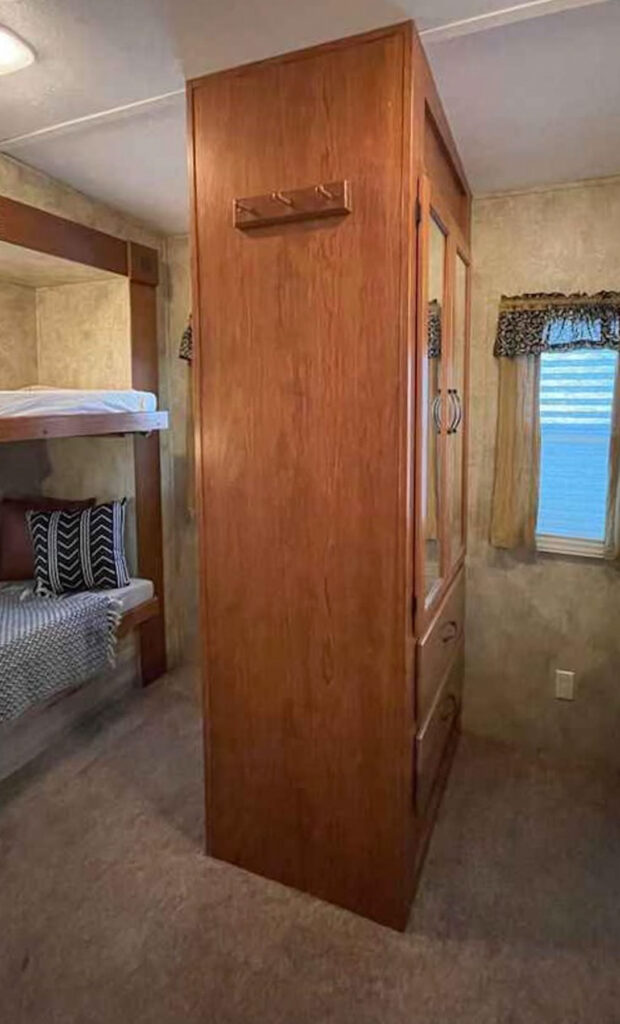 empty side wall of floor to ceiling closet